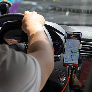 driver using rideshare